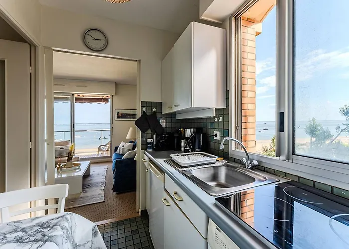 Apartamento - Acces Plage, T2 Avec Balcon Et Parking - Fr-1-433-2 *